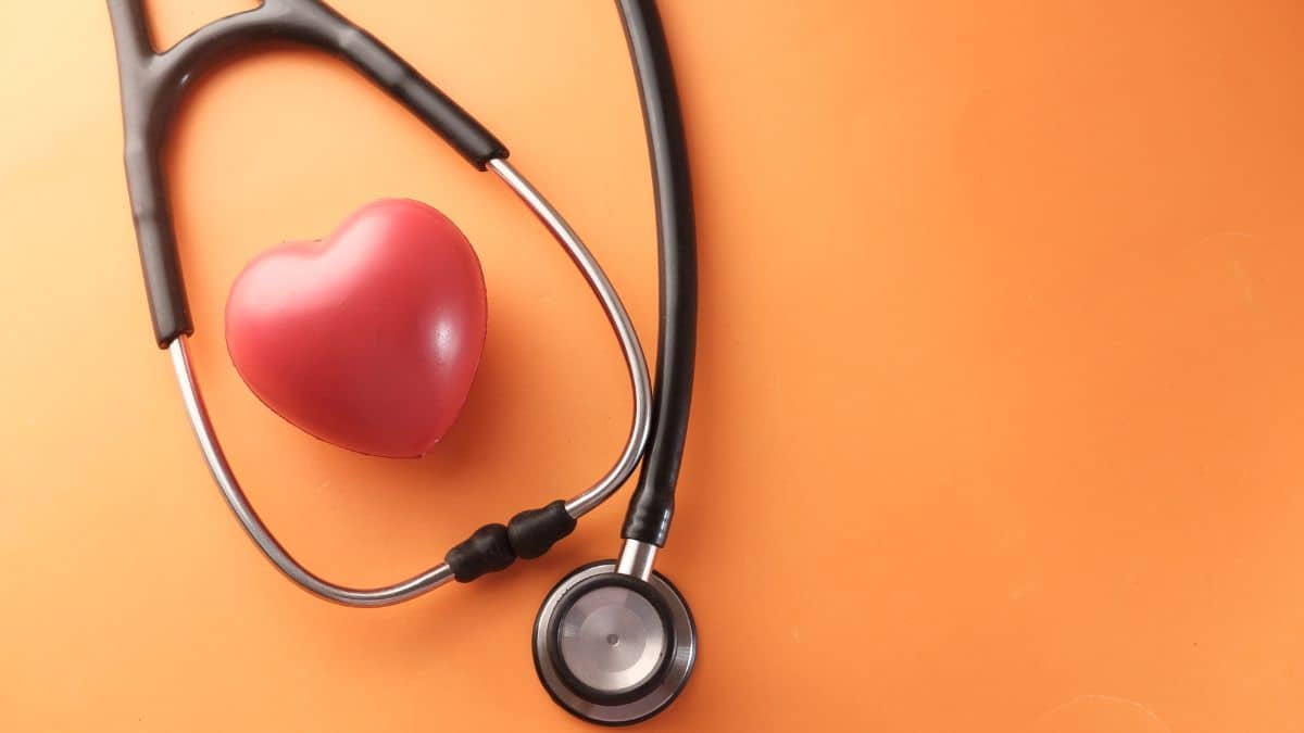 A stethoscope and a heart-shaped red apple